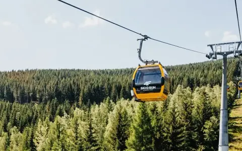 Świeradów-Zdrój: jakie góry otaczają to malownicze uzdrowisko?