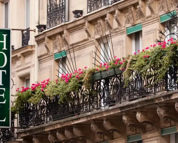 Najlepsze dzielnice Paryża na nocleg – uniknij drogich pułapek