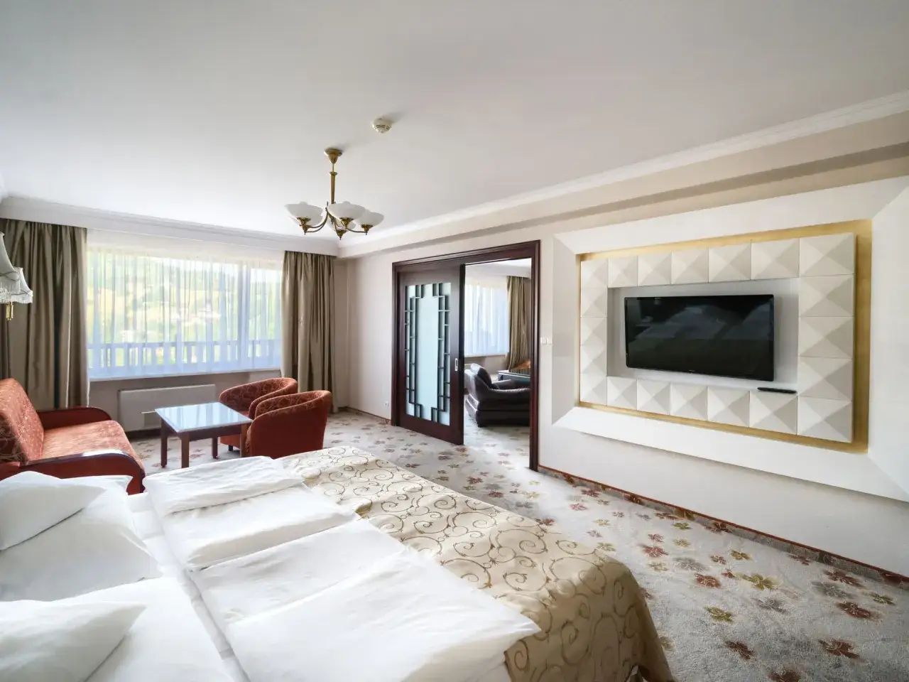 Zdjęcie Ile kosztuje nocleg w hotelu Gołębiewski? Ceny pokoi i oferty specjalne
